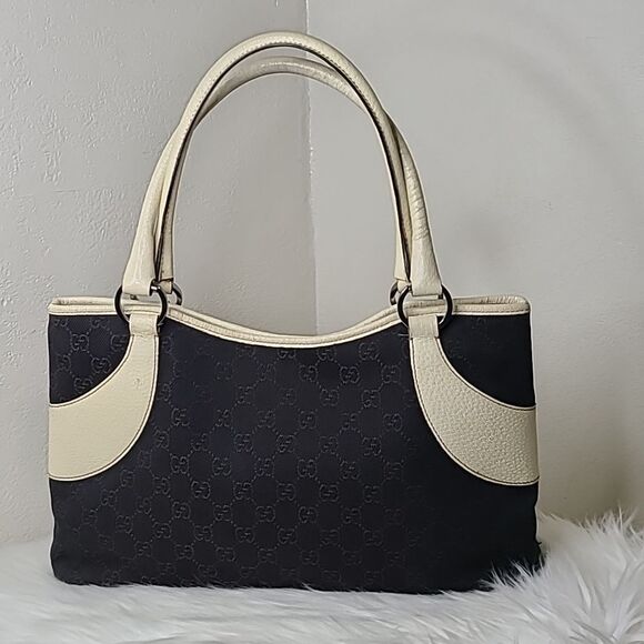 Gucci Handbags - 💯 Authentic Gucci Tote Handbag 🍀